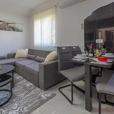 Lovely In With Kitchen Tatil Evi