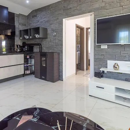 Tatil Evi Lovely In With Kitchen