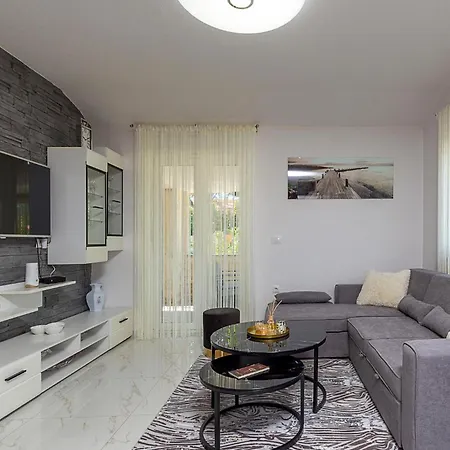 Lovely In With Kitchen Tatil Evi